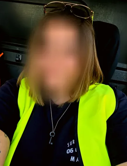 Ela, 28