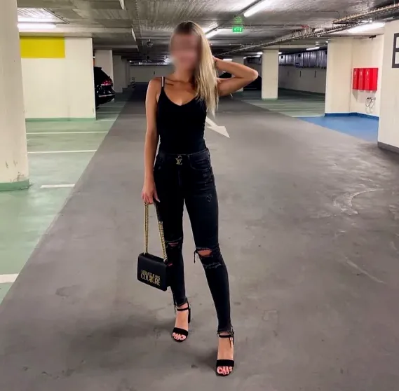 Emily, 21