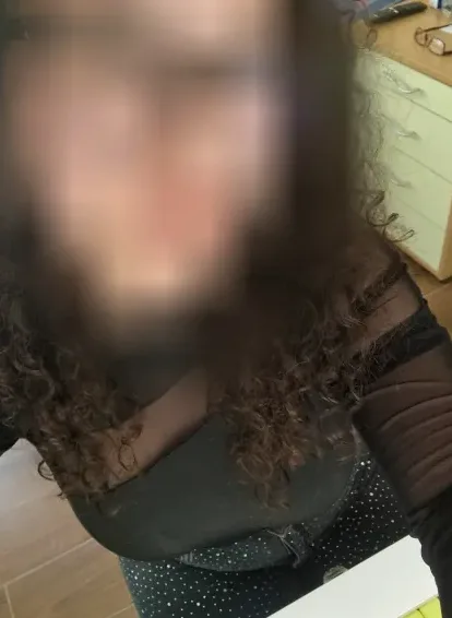 Manuela, 24