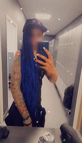 Nicole, 34